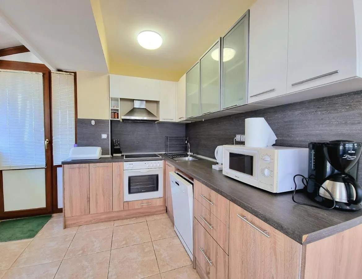 Sunny View - Seaside Apartment With Garage Burgas
